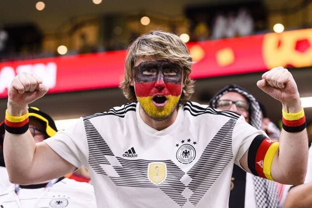 RECORD DATE NOT STATED FIFA World Cup, WM, Weltmeisterschaft, Fussball Qatar 2022 Spain vs Germany Fans o Aficion during the game Spain vs Germany, Corresponding to Group E of the FIFA World Cup Qatar 2022, at Al Bayt Stadium, Al Khor, November 27, 2022. <br><br> Fans o Aficion durante el partido Espana vs Alemania, correspondiente al Grupo E de la Copa Mundial de la FIFA Qatar 2022, en el Estadio at Al Bayt, Al Khor, el 27 de noviembre de 2022. AL KHOR DOHA QATAR  Copyright: xMarcioxMachadox 20221127_13704