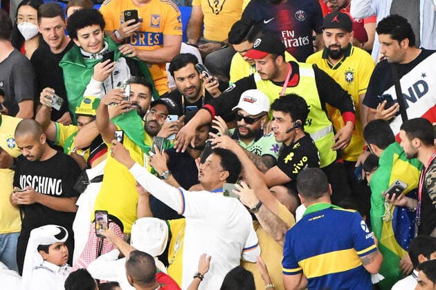 FIFA World Cup 2022, Brazil - Switzerland, Neymar double mingles with Brazilian fans