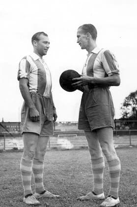 Gothenburg September 1945 Gamla Ullevi Gunnar Gren and Arne Nyberg th Fotboll x2524x  Copyright: xKamerareportage TTx