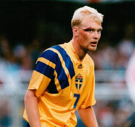 EM 1992 i Sverige. Sverige - England, 2 - 1, (0 - 1). Klas Ingesson, fotbollsspelare Sverige landslaget, match action, med skadat ögonbryn, blöder, landskamp 1992-06-17 (c) SCHREIBER BO Aftonbladet IBL Bildbyra * * * EXPRESSEN OUT * * * AFTONBLADET 2186 Sverige fotboll x2512x *** European Championship 1992 in Sweden Sweden England, 2 1, 0 1 Klas Ingesson, football player Sweden national team, match action, with damaged eyebrow, bleeding, international match 1992 06 17 c SCHREIBER BO Aftonbladet IBL Bildbyra EXPRESSEN OUT AFTONBLADET 2186 Sweden football x2512x  Copyright: xAftonbladet TTx