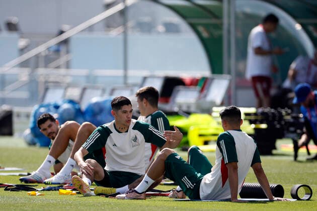 Mexico s defender Gerardo Arteaga (C) participates in his team s training session at Al Khor stadium in Doha, Qatar, 29 November 2022. Mexico is to face Arabia Saudi in their FIFA World Cup, WM, Weltmeisterschaft, Fussball Qatar 2022 Group C s third and last match on 30 November. Mexico s training session !ACHTUNG: NUR REDAKTIONELLE NUTZUNG!  Copyright: xALBERTOxESTEVEZx EVE1330 20221129-dc831969a9fbb85bd0f86c92c0c22a0aaf76e2aa