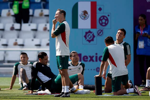 Mexico s midfielder Andres Guardado (C) participates in his team s training session at Al Khor stadium in Doha, Qatar, 29 November 2022. Mexico is to face Arabia Saudi in their FIFA World Cup, WM, Weltmeisterschaft, Fussball Qatar 2022 Group C s third and last match on 30 November. Mexico s training session !ACHTUNG: NUR REDAKTIONELLE NUTZUNG!  Copyright: xALBERTOxESTEVEZx EVE1331 20221129-1c95302f40697cb21c3153c4b3296189d729148d