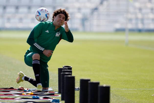 Mexico s goalkeeper Guillermo Ochoa participates in his team s training session at Al Khor stadium in Doha, Qatar, 29 November 2022. Mexico is to face Arabia Saudi in their FIFA World Cup, WM, Weltmeisterschaft, Fussball Qatar 2022 Group C s third and last match on 30 November. Mexico s training session !ACHTUNG: NUR REDAKTIONELLE NUTZUNG!  Copyright: xALBERTOxESTEVEZx EVE1336 20221129-283ce97884dee7c95fd61a36e3764638c8cce070