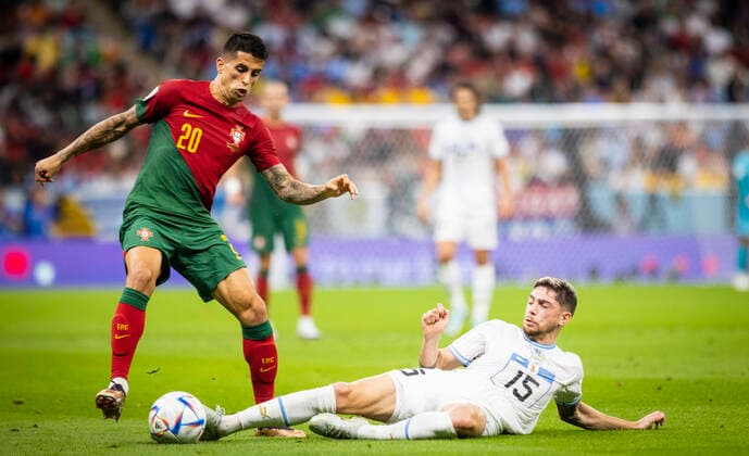 Doha, Qatar 28th Nov, 2022 Joao Cancelo Portugal , Federico Valverde URU Portugal Uruguay Germany Spain World Cup 2022 in Qatar 28 11 2022 Credit Moritz Müller