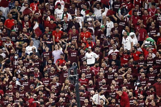 AL KHOR - Supporters of Qatar during the FIFA World Cup, WM, Weltmeisterschaft, Fussball Qatar 2022 group A match between Netherlands and Qatar at Al Bayt Stadium on November 29, 2022 in Al Khor, Qatar. ANP MAURICE VAN STONE FIFA World Cup Qatar 2022 2022 xVIxANPxSportx xxANPxIVx *** AL KHOR Supporters of Qatar during the FIFA World Cup Qatar 2022 group A match between Netherlands and Qatar at Al Bayt Stadium on November 29, 2022 in Al Khor, Qatar ANP MAURICE VAN STONE FIFA World Cup Qatar 2022 2022 xVIxANPxSportx xxANPxIVx 458563960 originalFilename: 458563960.jpg