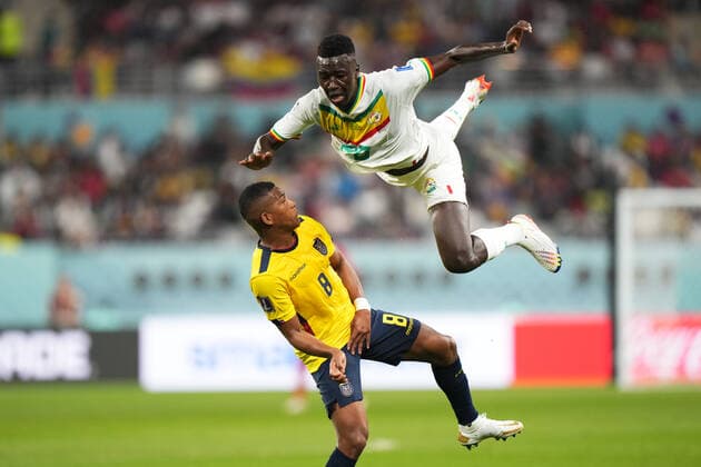 Sport Bilder des Tages QAT: Ecuador and Senegal. FIFA World Cup, WM, Weltmeisterschaft, Fussball Qatar 2022 Gueye of Senegal and Carlos Gruezo of Ecuador during the FIFA World Cup Qatar 2022 match, Group A, between Ecuador and Senegal played at Khalifa International Stadium on Nov 29, 2022 in Doha, Qatar. Copyright: xBaguxBlancox xPRESSINx WC_221129_014