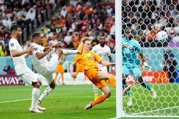 Sport Bilder des Tages Netherlands v Qatar: Group A - FIFA World Cup, WM, Weltmeisterschaft, Fussball Qatar 2022 Frenkie de Jong central midfield of Netherlands and FC Barcelona, Barca celebrates after scoring his sides first goal during the FIFA World Cup Qatar 2022 Group A match between Netherlands and Qatar at Al Bayt Stadium on November 29, 2022 in Al Khor, Qatar. Al Khor Qatar  Copyright: xJosexBretonx originalFilename:breton-netherla221129_npN6x.jpg