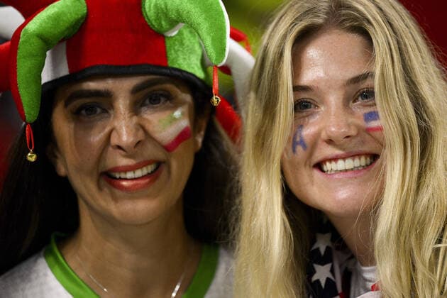 Supporters des USA Iran - ambiance FOOTBALL : Iran vs USA - Groupe B - coupe du Monde Qatar 2022 - 29 11 2022 JBAutissier Panoramic 