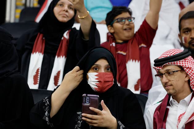 Coupe du Monde de football au Qatar. Pays-Bas - Qatar (2-0). November 29 2022 - Doha, Qatar : Soccer World Cup Qatar 2022 Group Stage Group A match Netherlands vs Qatar. Netherlands won 2-0 Qatar?s fans seen here. (Photo Henri Szwarc Starface) 286439 2022-11-29 Al Khor Qatar  Copyright: xHenrixSwzarcx xStarfacex 0195547132st