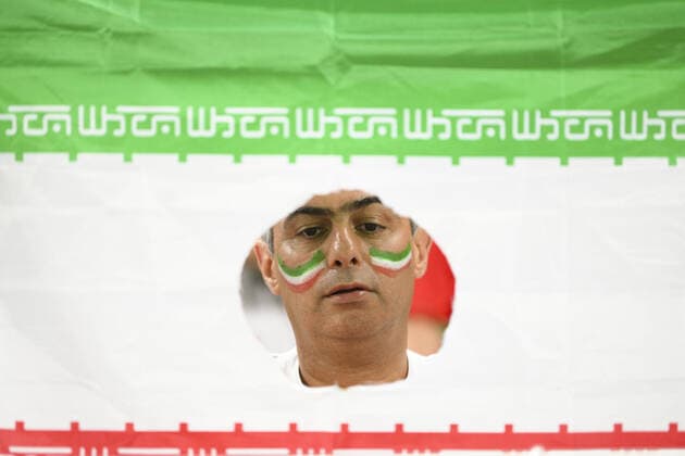Sport Bilder des Tages Supporters de l Iran - ambiance - drapeau de l iran sans symbole FOOTBALL : Iran vs USA - Groupe B - coupe du Monde Qatar 2022 - 29 11 2022 JBAutissier Panoramic 