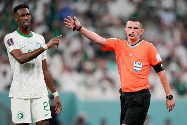 Mandatory Credit: Photo by Dave Shopland Shutterstock (13640353d) Referee Michael Oliver with Mohamed Kanno of Saudi Arabia Saudi Arabia v Mexico, FIFA World Cup, WM, Weltmeisterschaft, Fussball 2022, Group C, Football, Lusail Stadium, Al Daayen, Qatar - 30 Nov 2022 Editorial Use Only Saudi Arabia v Mexico, FIFA World Cup 2022, Group C, Football, Lusail Stadium, Al Daayen, Qatar - 30 Nov 2022 Editorial Use Only Copyright: xDavexShopland Shutterstockx 13640353d