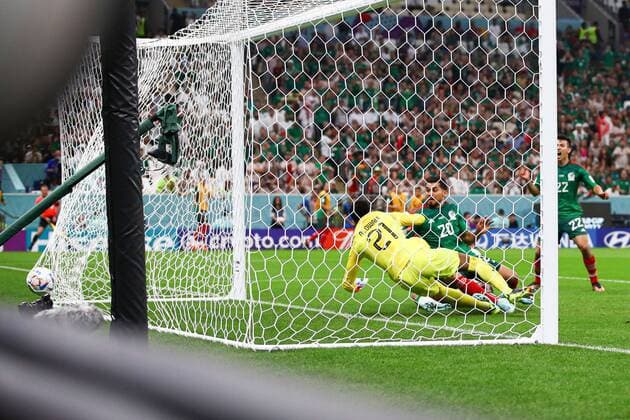 FIFA WM 2022, alle Tore Mandatory Credit: Photo by Kieran McManus Shutterstock (13640351q) Henry Martin of Mexico scoring the 1st goal Saudi Arabia v Mexico, FIFA World Cup, WM, Weltmeisterschaft, Fussball 2022, Group C, Football, Lusail Stadium, Al Daayen, Qatar - 30 Nov 2022 Editorial Use Only Saudi Arabia v Mexico, FIFA World Cup 2022, Group C, Football, Lusail Stadium, Al Daayen, Qatar - 30 Nov 2022 Editorial Use Only Copyright: xKieranxMcManus Shutterstockx 13640351q