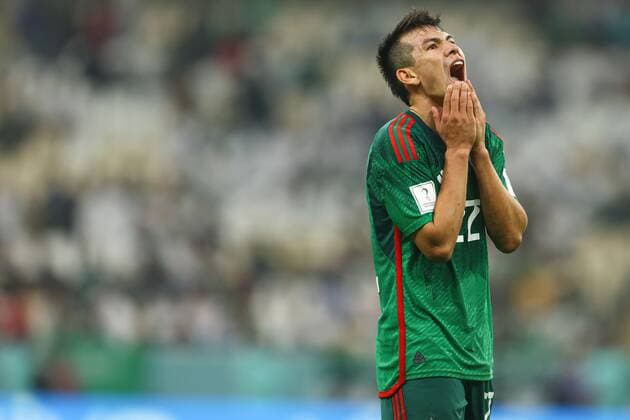 Sport Bilder des Tages Mandatory Credit: Photo by Kieran McManus Shutterstock (13640351ai) Hirving Lozano of Mexico looks dejected Saudi Arabia v Mexico, FIFA World Cup, WM, Weltmeisterschaft, Fussball 2022, Group C, Football, Lusail Stadium, Al Daayen, Qatar - 30 Nov 2022 Editorial Use Only Saudi Arabia v Mexico, FIFA World Cup 2022, Group C, Football, Lusail Stadium, Al Daayen, Qatar - 30 Nov 2022 Editorial Use Only Copyright: xKieranxMcManus Shutterstockx 13640351ai