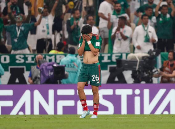 Saudi Arabia v Mexico 2022 FIFA World Cup, WM, Weltmeisterschaft, Fussball Kevin Alvarez of Mexico shows dejection after Saudi Arabias first goal during the 2022 FIFA World Cup Group C match at Lusail Stadium, Lusail Content Not Available For UK Newspapers Copyright: xPaulxChestertonx FIL-17655-0191 UK Newspapers OUT