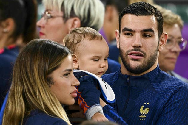 HERNANDEZ Theo en famille avec sa femme Zoe Cristofoli leur enfant FOOTBALL : WAGS - Tunisie vs France - Groupe D - coupe du Monde Qatar 2022 - 30 11 2022 JBAutissier Panoramic 