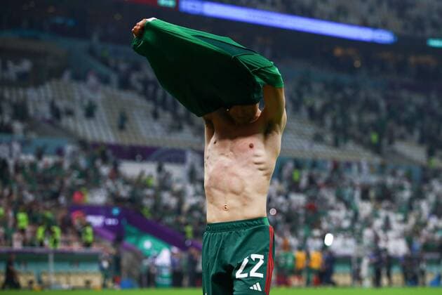 Mandatory Credit: Photo by Kieran McManus Shutterstock (13640351bt) Hirving Lozano of Mexico takes off his shirt Saudi Arabia v Mexico, FIFA World Cup, WM, Weltmeisterschaft, Fussball 2022, Group C, Football, Lusail Stadium, Al Daayen, Qatar - 30 Nov 2022 Editorial Use Only Saudi Arabia v Mexico, FIFA World Cup 2022, Group C, Football, Lusail Stadium, Al Daayen, Qatar - 30 Nov 2022 Editorial Use Only Copyright: xKieranxMcManus Shutterstockx 13640351bt