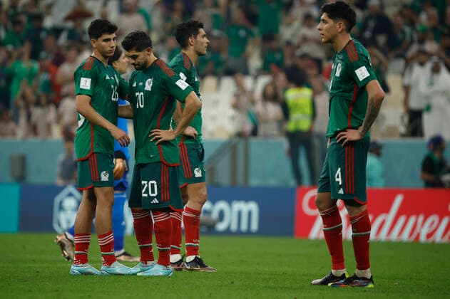 Players from Mexico react to the end a FIFA World Cup, WM, Weltmeisterschaft, Fussball soccer match of the group phase between Saudi Arabia and Mexico at Lusail stadium, Qatar 30 November 2022. Mundial de Fútbol: Saudi Arabia vs. Mexico !ACHTUNG: NUR REDAKTIONELLE NUTZUNG!  Copyright: xJoséxMéndezx GR3390 20221130-a0a20b7e0651df5e2eb388b8fed827aca58f98a1