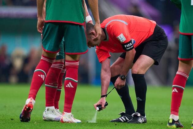 RECORD DATE NOT STATED FIFA World Cup, WM, Weltmeisterschaft, Fussball Qatar 2022 Saudi Arabia vs Mexico Referee Michael Oliver of England during the game Saudi Arabia vs Mexican national team, Nationalteam (Mexico), Corresponding to Group C of the FIFA World Cup Qatar 2022, at Lusail Stadium, Lusail, Doha, on November 30, 2022. <br><br> Arbitro Michael Oliver de Inglaterra durante el partido Arabia Saudi vs Seleccion Nacional Mexicana (Mexico), correspondiente al Grupo C de la Copa Mundial de la FIFA Qatar 2022, en el Estadio Lusail, Lusail, Doha, el 30 de noviembre de 2022. LUSAIL DOHA QATAR Copyright: xCristianxdexMarchenax 20221130_16690