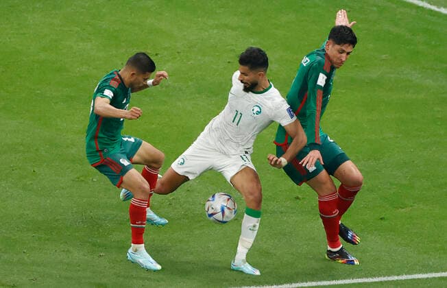 Saleh Alshehri (C) of Saudi Arabia in action during the FIFA World Cup, WM, Weltmeisterschaft, Fussball soccer match of the group phase between Saudi Arabia and Mexico at Lusail stadium, Qatar 30 November 2022. World Cup 2022: Saudi Arabia vs. Mexico !ACHTUNG: NUR REDAKTIONELLE NUTZUNG!  Copyright: xEstebanxBibax GR3238 20221130-2fc4d04fd20d66103541c028e1a6a4cc7e0e0983