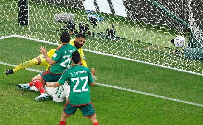 Mohammed Allowais goalkeeper of Saudi Arabia receives a goal during the FIFA World Cup, WM, Weltmeisterschaft, Fussball soccer match of the group phase between Saudi Arabia and Mexico at Lusail stadium, Qatar 30 November 2022. World Cup 2022: Saudi Arabia vs. Mexico !ACHTUNG: NUR REDAKTIONELLE NUTZUNG!  Copyright: xEstebanxBibax GR3274 20221130-e2872d089e3ff273b591738d61692996d93742ff