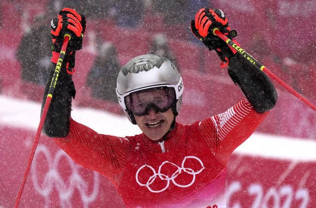 Marco Odermatt of Switzerland celebrates winning the gold in men s Giant Slalom at the Winter Olympics in Beijing on Friday, February 13, 2022.  POY2022S097 RICKxTxWILKING