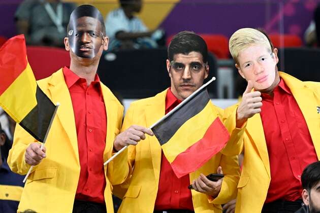 DOHA, QATAR - DECEMBER 01 : Belgian fans - supporters as De Bruyne Kevin forward of Belgium, Courtois Thibaut goalkeeper of Belgium and Origi Divock forward of Belgium supporting their team during the FIFA World Cup, WM, Weltmeisterschaft, Fussball Qatar 2022 Group F match between Croatia and Belgium at the Ahmad Bin Ali Stadium on December 1, 2022 in Doha, Qatar, 1 12 2022 ( Croatia - Belgium - FIFA World Cup Qatar 2022 PhotoNews Panoramic 