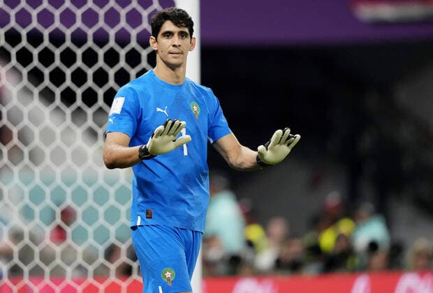 Mandatory Credit: Photo by Dave Shopland Shutterstock (13640369br) Goalkeeper Yassine Bounou of Morocco. Canada v Morocco, FIFA World Cup, WM, Weltmeisterschaft, Fussball 2022, Group F, Football, Al Thumama Stadium, Doha, Qatar - 01 Dec 2022 Editorial Use Only Canada v Morocco, FIFA World Cup 2022, Group F, Football, Al Thumama Stadium, Doha, Qatar - 01 Dec 2022 Editorial Use Only Copyright: xDavexShopland Shutterstockx 13640369br