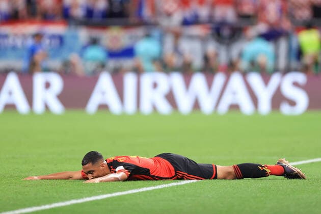 Fußball FIFA-Weltpokal Gruppe F Kroatien gegen Belgien 1. Dezember 2022 FIFA-Weltpokal Gruppe F Kroatien gegen Belgien Youri Tielemans aus Belgien sieht niedergeschlagen aus, nachdem seine Mannschaft aus der Weltmeisterschaft ausgeschieden ist Foto Simon Stacpoole Abseits Doha Katar  Copyright: xSimonxStacpoolexOffside