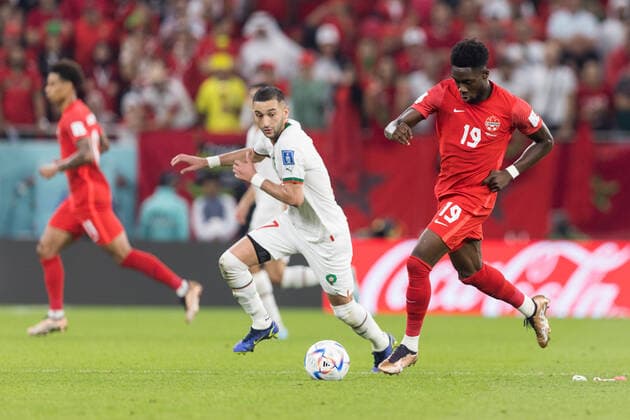 Canada v Morocco - FIFA World Cup, WM, Weltmeisterschaft, Fussball 2022, Group F Hakim Ziyech , Alphonso Davies during the World Cup match between Canada vs Morocco in Doha, Qatar, on December 1, 2022. Doha Qatar  Copyright: xFotoxOlimpikx originalFilename:jastrzebowski-canadavs221201_npeis.jpg