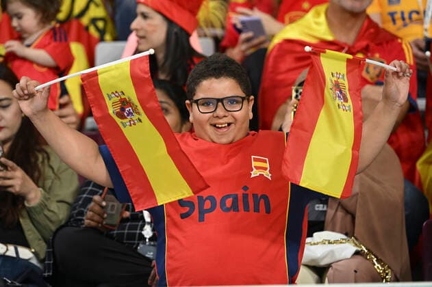 (221201) -- DOHA, Dec. 1, 2022 -- A fan of Spain cheers for the team before the Group E match between Japan and Spain at the 2022 FIFA World Cup, WM, Weltmeisterschaft, Fussball at Khalifa International Stadium in Doha, Qatar, Dec. 1, 2022. ) (SP)QATAR-DOHA-2022 WORLD CUP-GROUP E-JPN VS ESP LixGa 