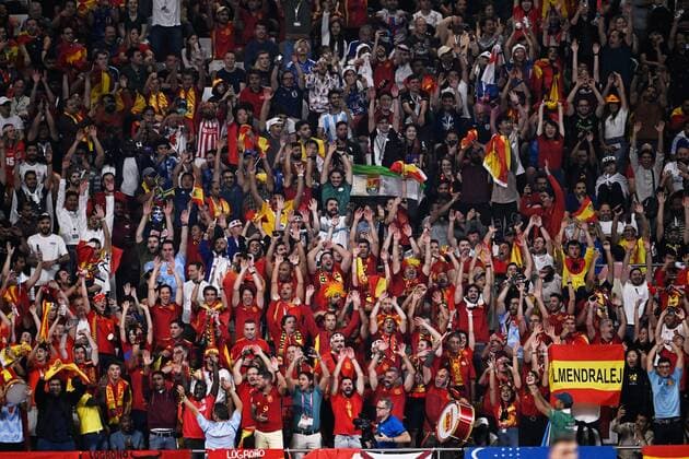 RECORD DATE NOT STATED FIFA World Cup, WM, Weltmeisterschaft, Fussball Qatar 2022 Japan vs Spain Fans o Aficion during the game Japan vs Spain, Corresponding to Group E of the FIFA World Cup Qatar 2022, at Khalifa International Stadium, Al Rayyan, Doha, December 01, 2022. <br><br> Fans o Aficion durante el partido Japon vs Espana, correspondiente al Grupo E de la Copa Mundial de la FIFA Qatar 2022, en el Estadio Internacional Khalifa, Al Rayyan, Doha, 01 de Diciembre de 2022. AL RAYYAN DOHA QATAR  Copyright: xJorgexMartinezx 20221201_540