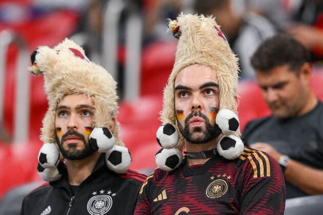 FUSSBALL WM 2022 VORRUNDE GRUPPE E Costa Rica - Deutschland 01.12.2022 Deutsche Fans enttaeuscht. *** FOOTBALL WORLD CUP 2022 PRE-ROUND GROUP E Costa Rica Germany 01 12 2022 German fans disappointed