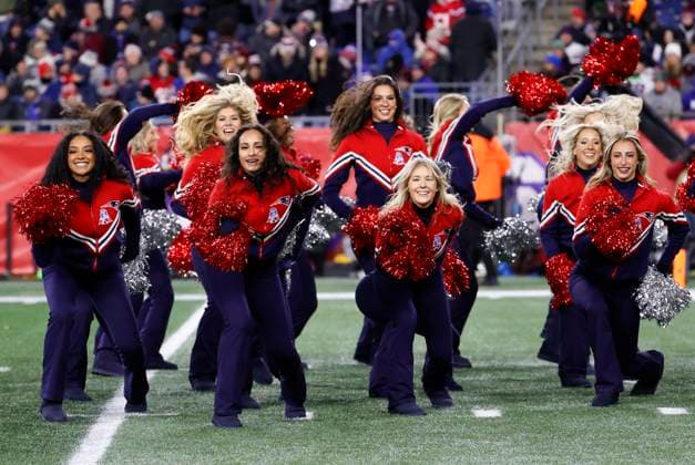 FOXBOROUGH, MA - DECEMBER 01: The Patriots cheerleaders perform during a game between the New England Patriots and the Buffalo Bills on December 1, 2022, at Gillette Stadium in Foxborough, Massachusetts. (Photo by Fred Kfoury III Icon Sportswire) NFL, American Football Herren, USA DEC 01 Bills at Patriots Icon482221201037