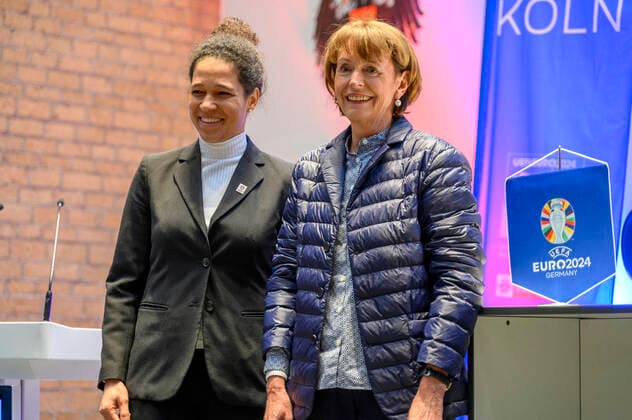 Celia Sasic and Henriette Reker at the presentation of the plans for the 2024 European Football Championship in Germany at Cologne City Hall A total of five matches of the European Football Championship are to be played in Cologne at the RheinEnergie Stadium Cologne, 01 12 2022 Foto:xD.xAnoraganingrumx xFuturexImage