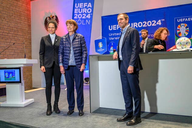 Celia Sasic, Henriette Reker and Philipp Lahm at the presentation of the plans for the 2024 European Football Championship in Germany at Cologne City Hall A total of five European Football Championship matches are to be played in Cologne at the RheinEnergie Stadium Cologne, 01 12 2022 Foto:xD.xAnoraganingrumx xFuturexImage