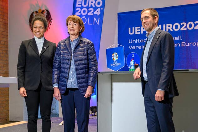 Celia Sasic, Henriette Reker and Philipp Lahm at the presentation of the plans for the 2024 European Football Championship in Germany at Cologne City Hall A total of five European Football Championship matches are to be played in Cologne at the RheinEnergie Stadium Cologne, 01 12 2022 Foto:xD.xAnoraganingrumx xFuturexImage
