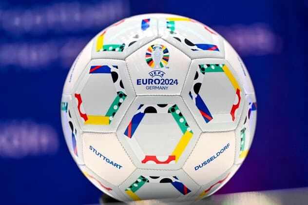 UEFA Euro 2024 Ball at the presentation of plans for the 2024 European Football Championship in Germany at Cologne City Hall A total of five European Football Championship matches are to be played in Cologne at the RheinEnergie Stadium Cologne, 01 12 2022 Foto:xD.xAnoraganingrumx xFuturexImage