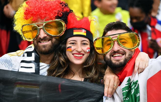 Fussball, Weltmeisterschaft, 2022, Herren, Qatar, Gruppe E, 3. Spieltag, Al Bayt Stadium: Costa Rica - Deutschland 2:4; Fans Deutschland. Fan, Fans, Fankultur, Begeisterung. FIFA REGULATIONS PROHIBIT ANY USE OF PHOTOGRAPHS AS IMAGE SEQUENCES AND OR QUASI-VIDEO *** Football, World Cup, 2022, Men, Qatar, Group E, Matchday 3, Al Bayt Stadium Costa Rica Germany 2 4 Fans Germany Fan, Fans, Fan Culture, Enthusiasm FIFA REGULATES PROHIBIT ANY USE OF PHOTOGRAPHS AS IMAGE SEQUENCES AND OR QUASI VIDEO