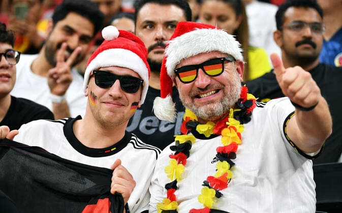 Fussball, Weltmeisterschaft, 2022, Herren, Qatar, Gruppe E, 3. Spieltag, Al Bayt Stadium: Costa Rica - Deutschland 2:4; Fans Deutschland. Fan, Fans, Fankultur, Begeisterung. FIFA REGULATIONS PROHIBIT ANY USE OF PHOTOGRAPHS AS IMAGE SEQUENCES AND OR QUASI-VIDEO *** Football, World Cup, 2022, Men, Qatar, Group E, Matchday 3, Al Bayt Stadium Costa Rica Germany 2 4 Fans Germany Fan, Fans, Fan Culture, Enthusiasm FIFA REGULATES PROHIBIT ANY USE OF PHOTOGRAPHS AS IMAGE SEQUENCES AND OR QUASI VIDEO