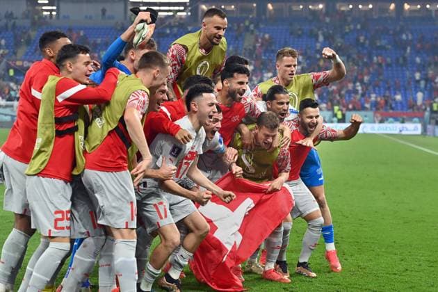 collective final cheer after entering the round of 16, jubilation,joy,enthusiasm,action team photo,team,team photo Serbia SRB Switzerland SUI 2 3 group stage group G, match 47 on 02 12 2022, stadium 974, football world cup 2022 in Qatar from 20 11 18 12 2022