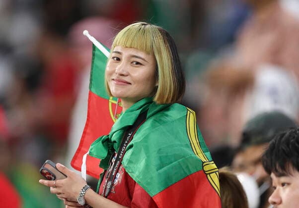 Sport Bilder des Tages Football - 2022 FIFA World Cup, WM, Weltmeisterschaft, Fussball Qatar - Group H - Round Three - South Korea vs Portugal - Education City Stadium, Doha - Friday 2nd December 2022 Fans are seen before the game 