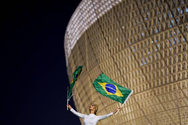 LUSAIL, QATAR - DECEMBER 2: Supporter of Brazil with a Flag before the FIFA World Cup, WM, Weltmeisterschaft, Fussball Qatar 2022 group G match between Brazil and Cameroon at Lusail Stadium on December 2, 2022 in Lusail, Qatar. (Photo by Florencia Tan Jun PxImages Icon Sportswire) SOCCER: DEC 02 FIFA World Cup - Brazil v Cameroon Icon221202536