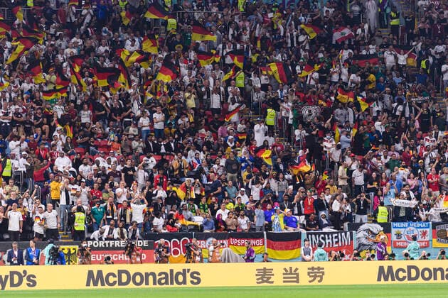 01.12.2022, Fussball Weltmeisterschaft 2022 in Katar, Vorrunde, 3.Spieltag, Costa Rica - Deutschland, Al-Bayt Stadium (Al-Khor), Fans Deutschland *** 01 12 2022, Football World Cup 2022 in Qatar, Preliminary Round, Matchday 3, Costa Rica Germany, Al Bayt Stadium Al Khor , Fans Germany 