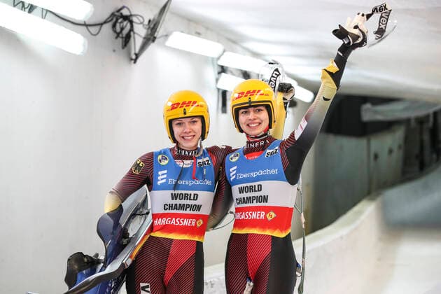 Bilder des Jahres, Sport 12 Dezember Sport Themen der Woche KW48 Sport Bilder des Tages LUGE - FIL WC Innsbruck INNSBRUCK,AUSTRIA,03.DEC.22 - LUGE - FIL World Cup, artificial track, doubles ladies. Image shows Cheyenne Rosenthal and Jessica Degenhardt (GER).  GEPAxpictures xPatrickxSteiner