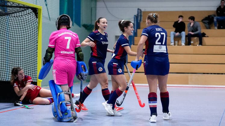 from left Anna Uhlmann FHC, 68 , Leonie Weißenberger goalkeeper, goalkeeper, FHC, 7 , Charlotte Gerstenhöfer MHC, 28 , goal scorer Fiona Felber MHC, 6 , Stine Kurz MHC, 27 , players from Mannheimer HC MHC , celebrate the goal to 2 0, celebration, celebrating the goal, goal, celebration, cheering about the goal, optimistic, game scene, highlight, action, action, 03 12 2022, Mannheim Germany , indoor field hockey, 1 Bundesliga Süd, women, Mannheimer HC Feudenheimer HC xozx