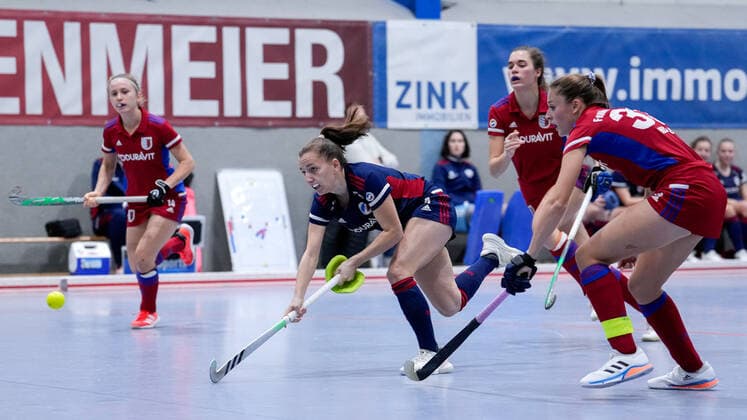 f li scorer Nadine Kanler MHC, 4 scores the goal to 4 2, hit, goal success, highlight, action, game scene, Denise Hechler FHC, 33 comes too late, 03 12 2022, Mannheim Germany , indoor field hockey, 1 Bundesliga Süd, women, Mannheimer HC Feudenheimer HC xozx