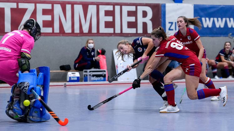 from left Leonie Weißenberger goalkeeper , FHC, 7 , goal scorer Aina Lilly Kresken MHC, 14 , Leah Lörsch FHC, 84 , Anna Uhlmann FHC, 68 , scores the goal to 8 2, hit, goal success, highlight, action, game scene, 03 12 2022, Mannheim Germany , indoor field hockey, 1 Bundesliga Süd, women, Mannheimer HC Feudenheimer HC xozx
