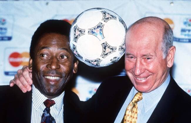 Pele with Bobby Charlton.1996. Extra. 