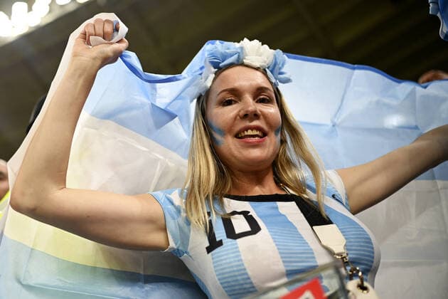 Foto LaPresse - Fabio Ferrari 3 Dicembre 2022 Doha, Qatar - - Calcio - Qatar 2022 - Coppa del Mondo Fifa - Argentina v Australia - Ottavi di finale - Ahmad Bin Ali Stadium. Nella foto: tifosi allo stadio December 3, 2022 Doha, Qatar - sport - Soccer - Qatar 2022 - FIFA World Cup, WM, Weltmeisterschaft, Fussball - Round of 16 - Argentina v Australia - Ahmad Bin Ali Stadium. In the pic: supporters  Copyright: xFabioxFerrari LaPressex