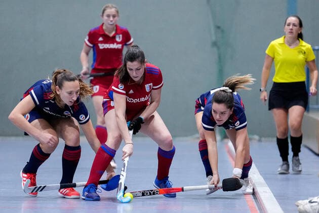 f li Charlotte Gerstenhöfer MHC, 28 , Emma Förter FHC, 21 , Fiona Felber MHC, 6 , duel, duel scene, duel, tackle, tackling, dynamic, action, action, 03 12 2022, Mannheim Germany , indoor field hockey, 1 Bundesliga Süd, women, Mannheimer HC Feudenheimer HC xozx